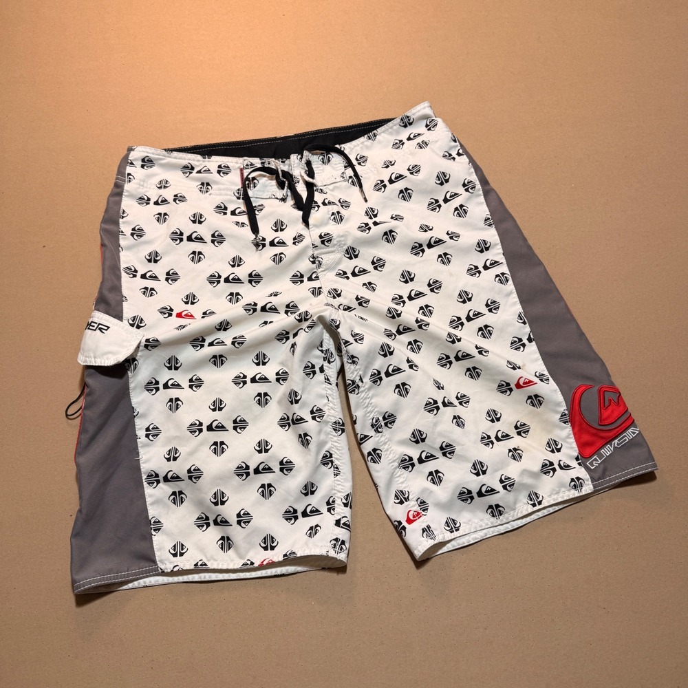 Y2K Quiksilver Board Shorts 34 White Black Red Excellent Logo Print Swim Trunks